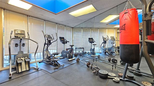 1535 Pensacola Street 605, Honolulu, HI 96822