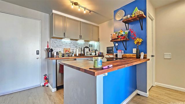 1535 Pensacola Street 605, Honolulu, HI 96822