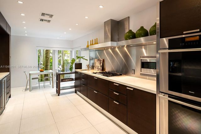 5907 Riviera Dr, Coral Gables, FL 33146