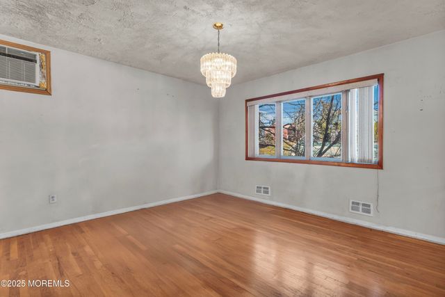 975 S Concourse, Keyport, NJ 07735