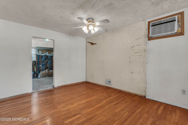 975 S Concourse, Keyport, NJ 07735