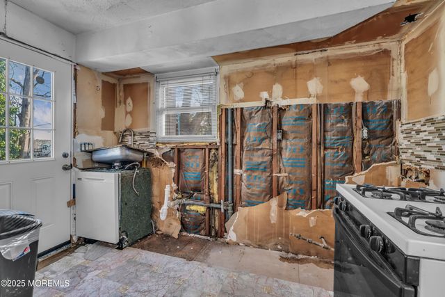 975 S Concourse, Keyport, NJ 07735