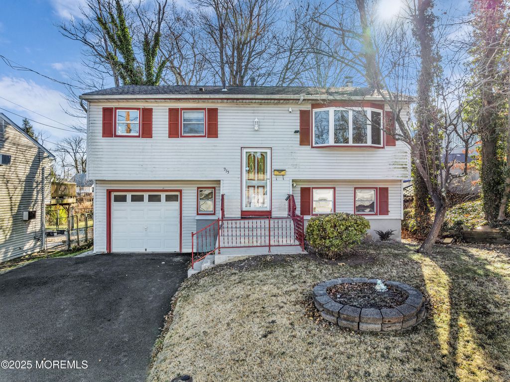 975 S Concourse, Keyport, NJ 07735