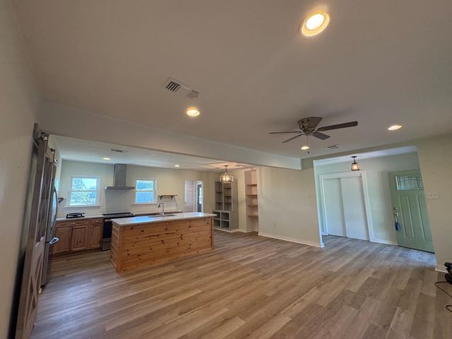 9032 Nuckols Crossing RD, Austin, TX 78744
