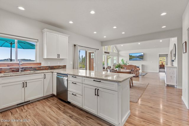 10824 N Payment Peak Rd, Hauser, ID 83854