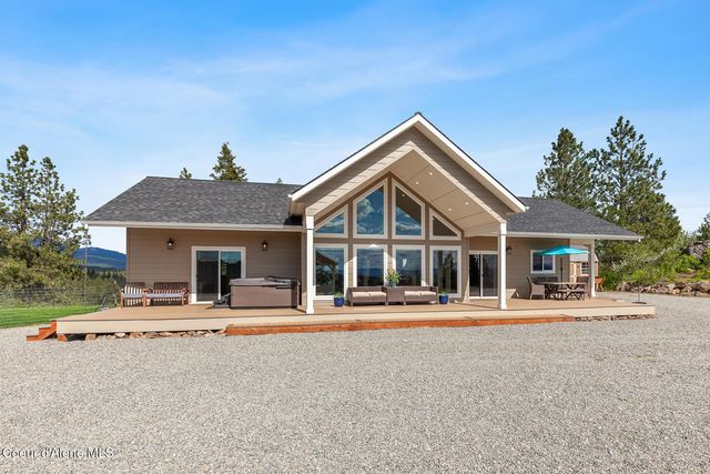 10824 N Payment Peak Rd, Hauser, ID 83854