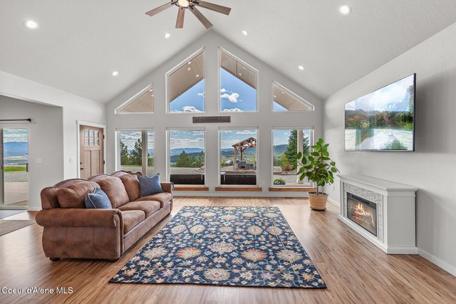 10824 N Payment Peak Rd, Hauser, ID 83854