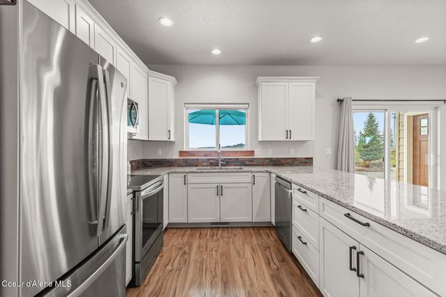 10824 N Payment Peak Rd, Hauser, ID 83854