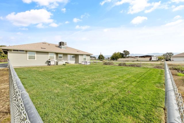 1478 N Belmont E, Exeter, CA 93221