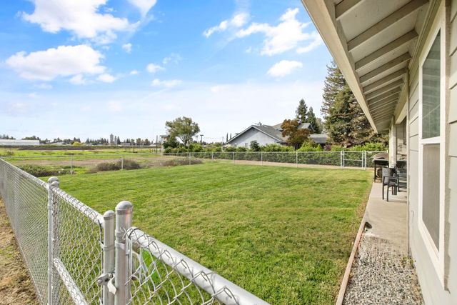 1478 N Belmont E, Exeter, CA 93221