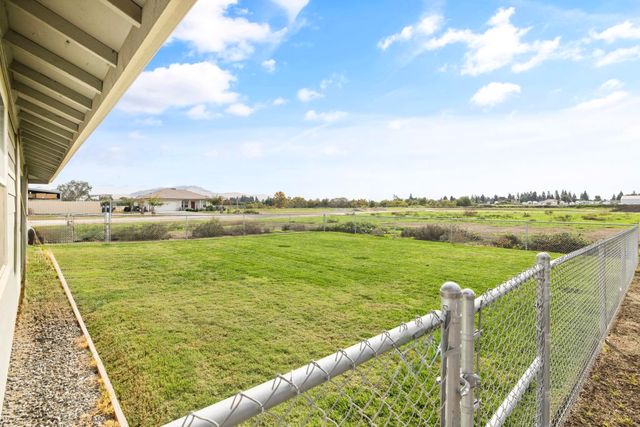 1478 N Belmont E, Exeter, CA 93221