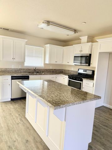 1478 N Belmont E, Exeter, CA 93221