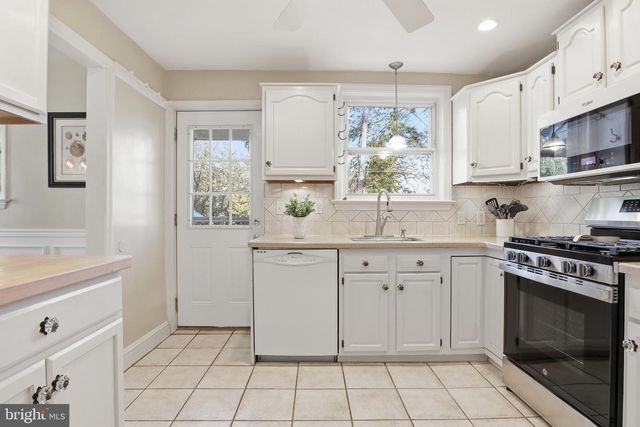 357 OLD GARDEN LN, York, PA 17403