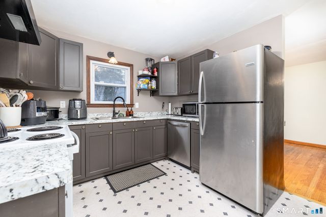 110 Valley Road, Groton, CT 06340