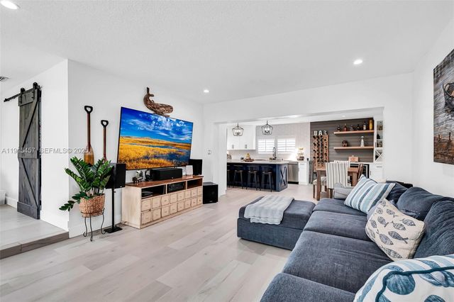 10431 SW 93rd St, Miami, FL 33176