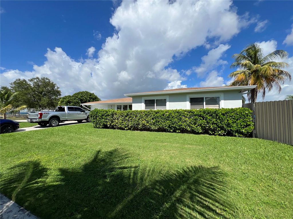 10431 SW 93rd St, Miami, FL 33176