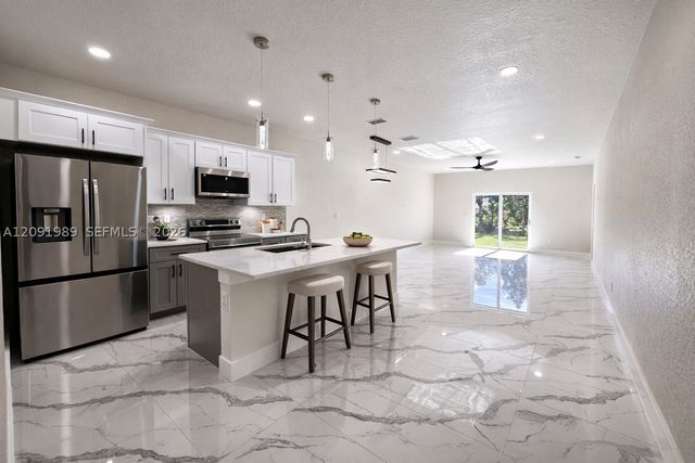 4818 24th ST 4818, Lehigh Acres, FL 33973