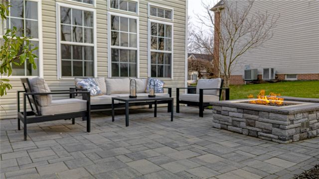 163 Valley View Dr, Rostraver, PA 15012