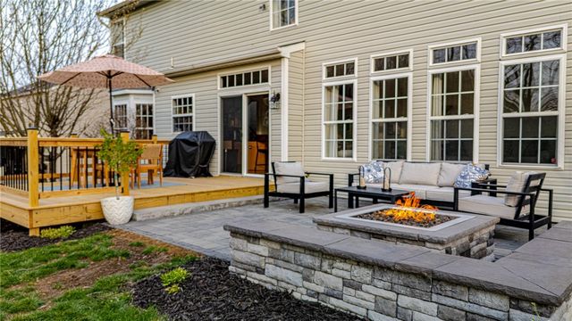 163 Valley View Dr, Rostraver, PA 15012