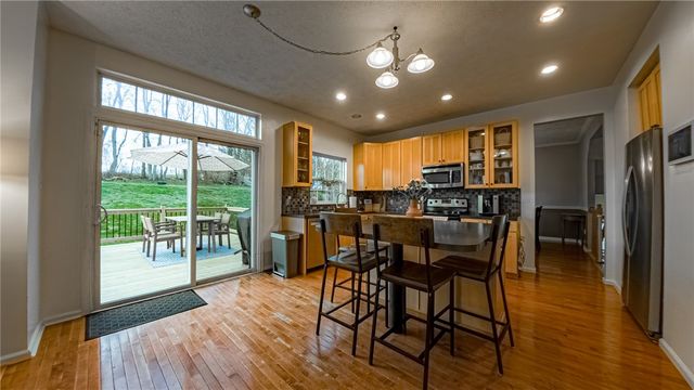 163 Valley View Dr, Rostraver, PA 15012