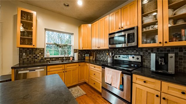 163 Valley View Dr, Rostraver, PA 15012