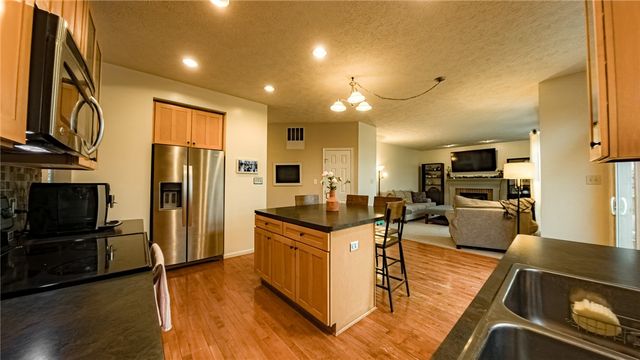 163 Valley View Dr, Rostraver, PA 15012