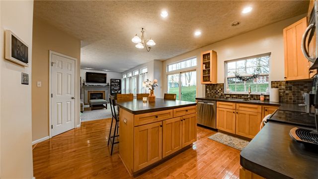 163 Valley View Dr, Rostraver, PA 15012