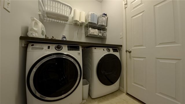 163 Valley View Dr, Rostraver, PA 15012