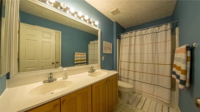 163 Valley View Dr, Rostraver, PA 15012