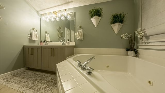 163 Valley View Dr, Rostraver, PA 15012