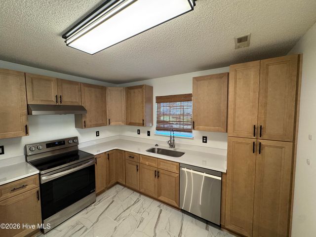 8667 Orchard Loop Road NE, Leland, NC 28451