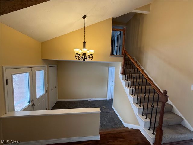 2021 Aldersgate Drive, Lyndhurst, OH 44124