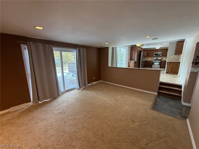 2021 Aldersgate Drive, Lyndhurst, OH 44124