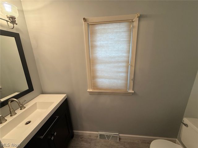 2021 Aldersgate Drive, Lyndhurst, OH 44124