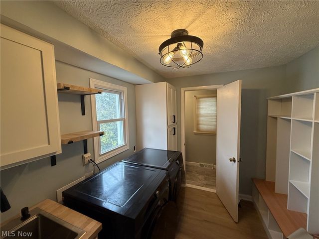 2021 Aldersgate Drive, Lyndhurst, OH 44124