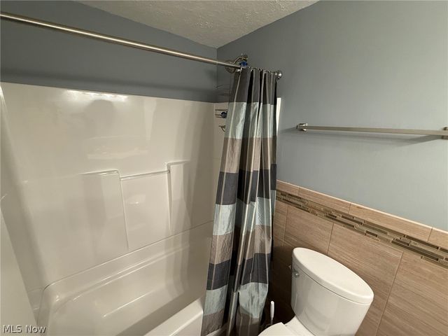 2021 Aldersgate Drive, Lyndhurst, OH 44124