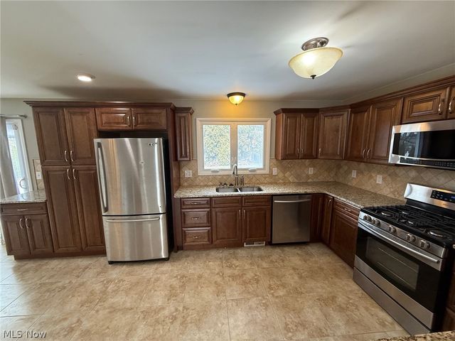 2021 Aldersgate Drive, Lyndhurst, OH 44124