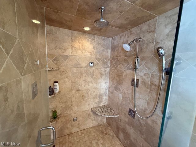 2021 Aldersgate Drive, Lyndhurst, OH 44124