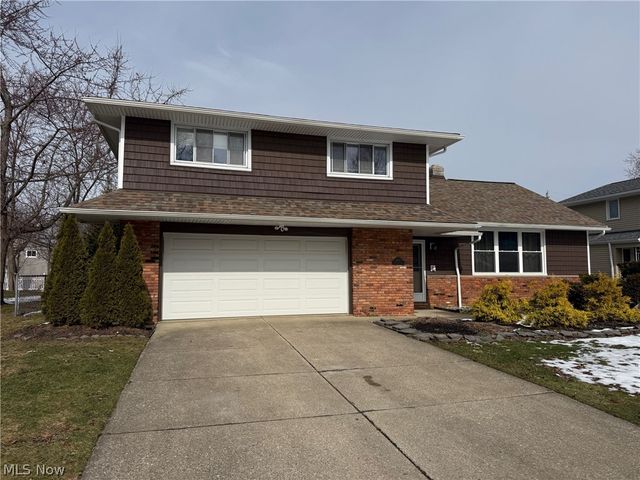 2021 Aldersgate Drive, Lyndhurst, OH 44124