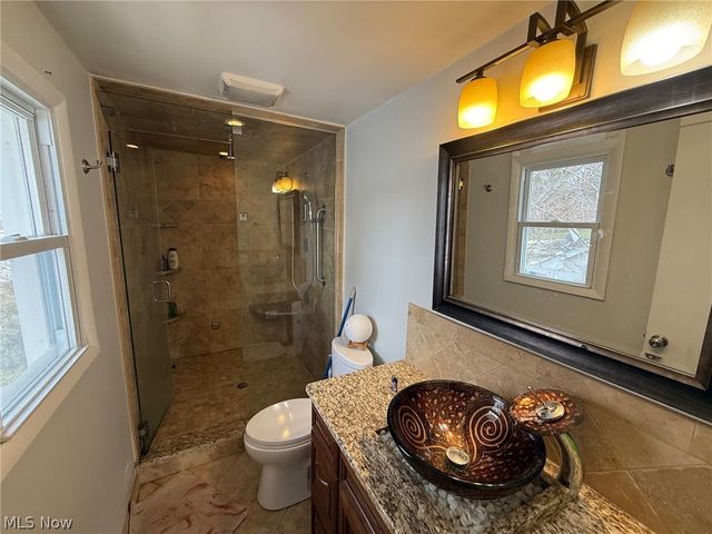 2021 Aldersgate Drive, Lyndhurst, OH 44124