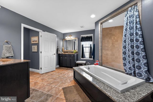 34 FURLONG RD, Douglassville, PA 19518