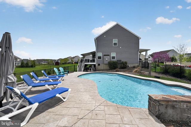34 FURLONG RD, Douglassville, PA 19518