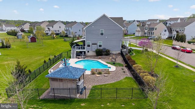 34 FURLONG RD, Douglassville, PA 19518