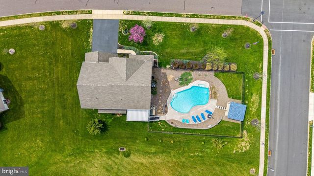 34 FURLONG RD, Douglassville, PA 19518