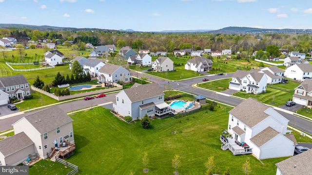 34 FURLONG RD, Douglassville, PA 19518