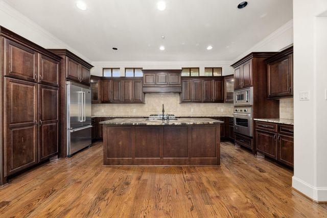 2409 Commonwealth Street, Houston, TX 77006