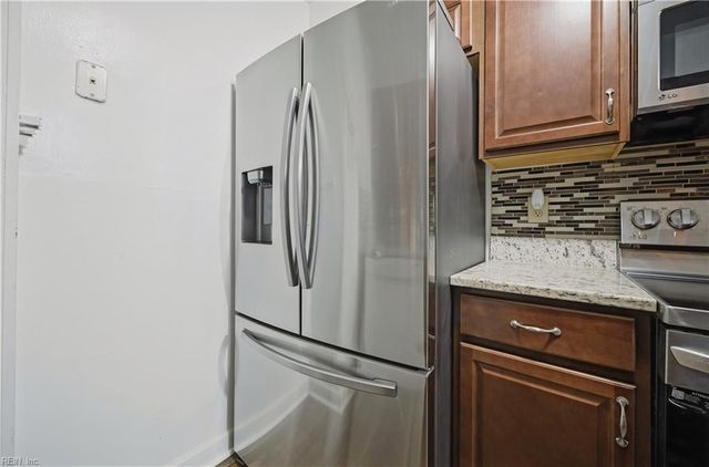 562 Candle Ln Apt 103, Newport News, VA 23608