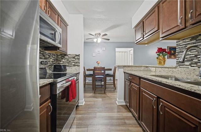562 Candle Ln Apt 103, Newport News, VA 23608