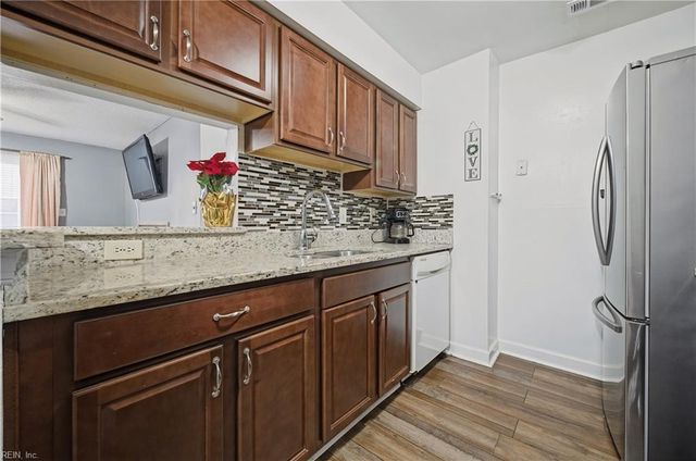 562 Candle Ln Apt 103, Newport News, VA 23608