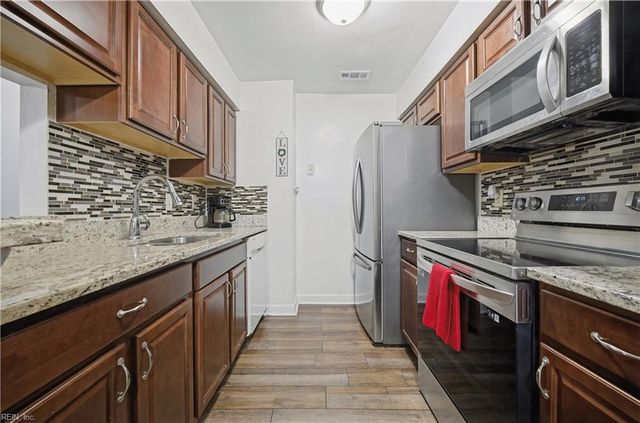 562 Candle Ln Apt 103, Newport News, VA 23608